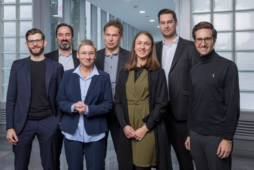 SalzburgAG, Radel & Hahn und die Reisenbauer Solution bei der Unterzeichnung